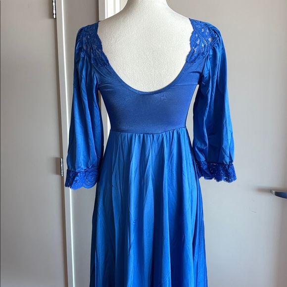 Vintage Olga Nightgown with Puff Sleeves in Royal Blue - Picture 4 of 7